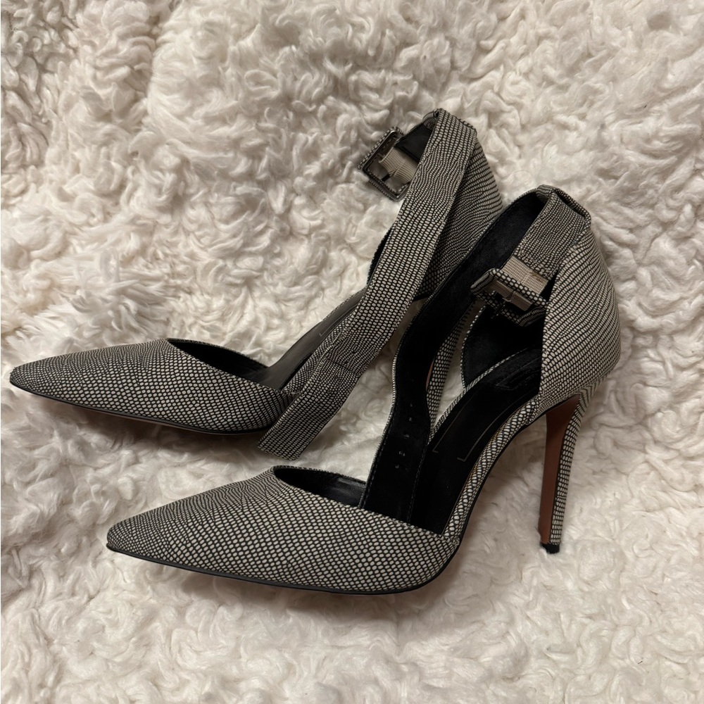 Jessica Simpson Gray Heels
